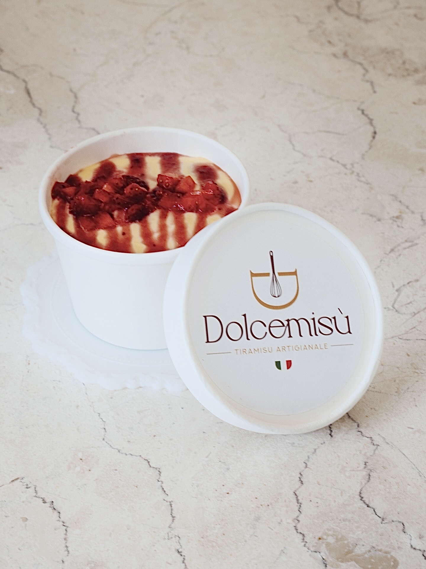Strawberry tiramisù with fresh strawberries